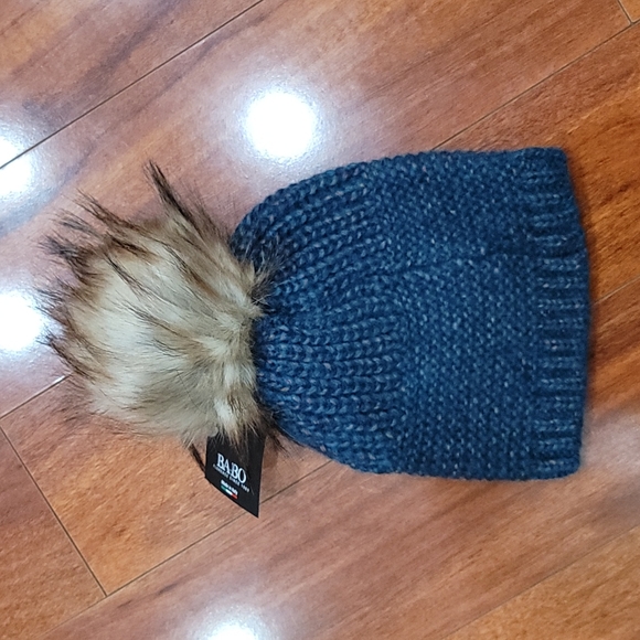 NWT knit faux fur pom hat main image 4
